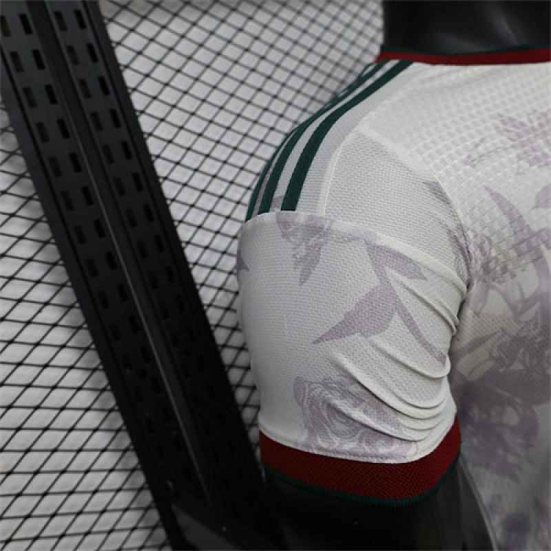 Manchester United Retro Player Jersey · 2