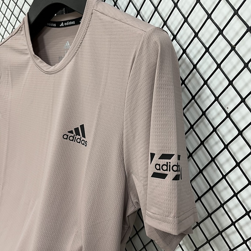 Adidas T-shirt T 9