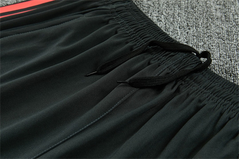 Bayern Short Sleeve Vest Tracksuit · 5