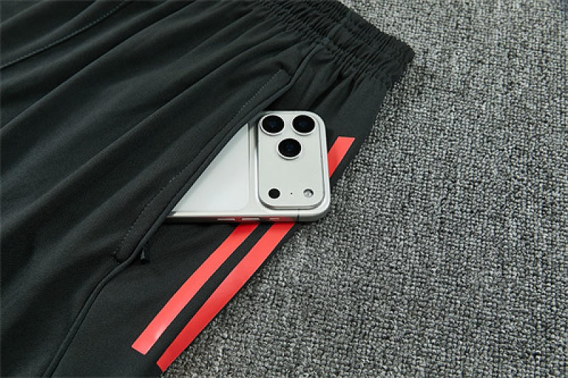 Bayern Short Sleeve Vest Tracksuit · 4