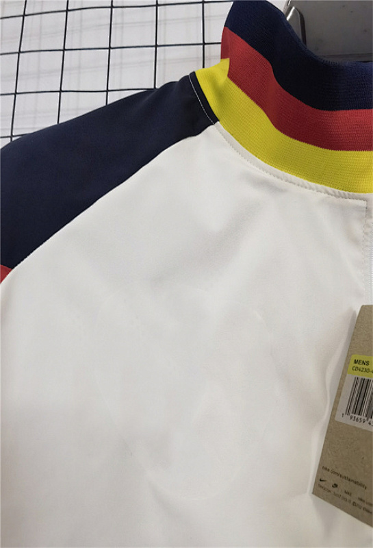 Barcelona Windbreaker · 3