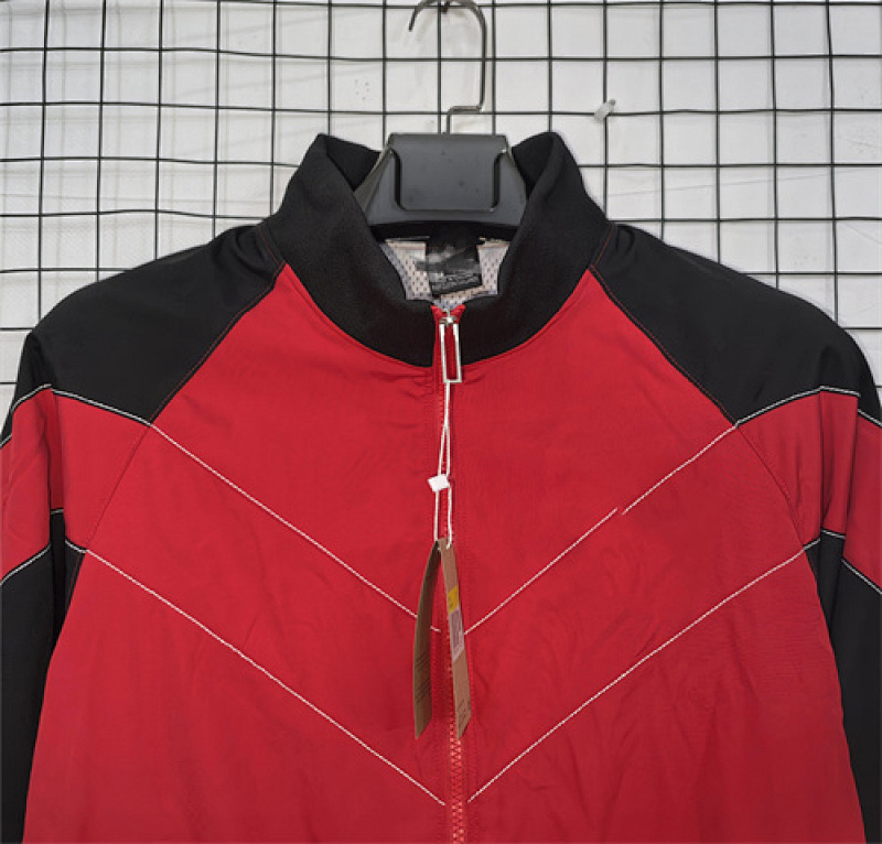 Manchester United Retro Windbreaker · 6