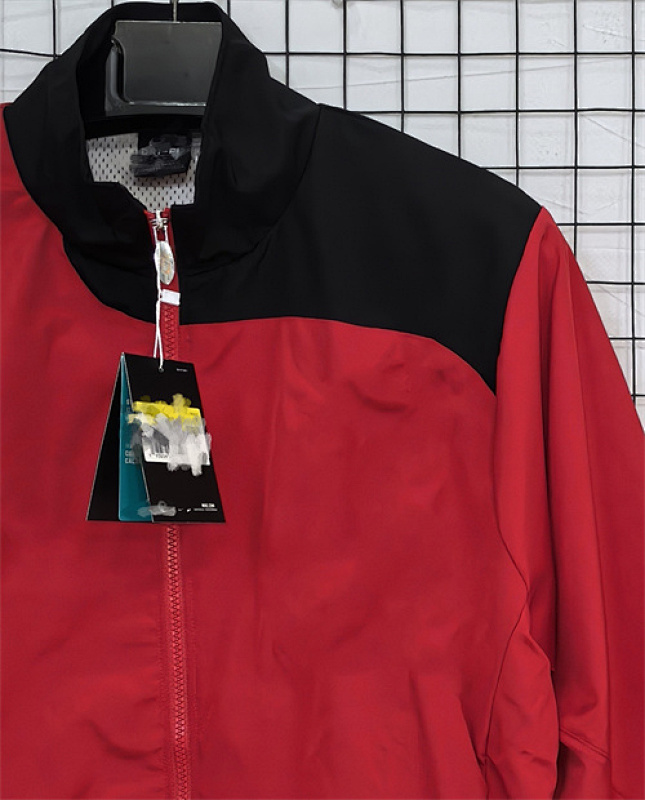 Manchester United Retro Windbreaker · 5