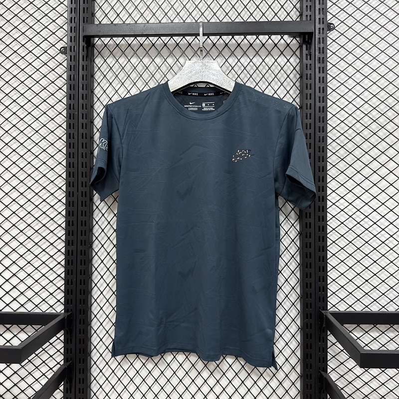 Nike T-shirt · 4