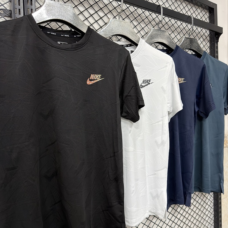 Nike T-shirt · 5