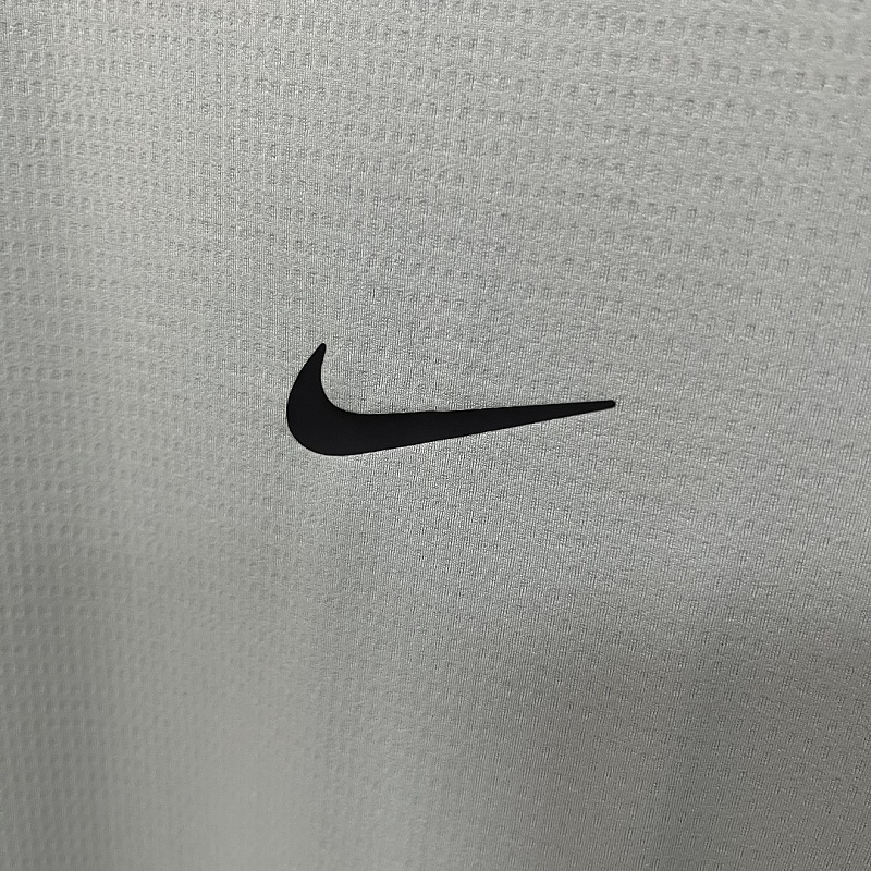 Nike T-shirt 8