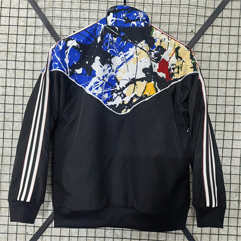Manchester United Windbreaker · 4