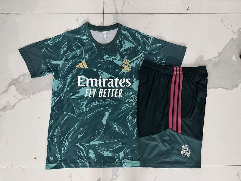 Real Madrid Short Sleeve Tracksuit · 3