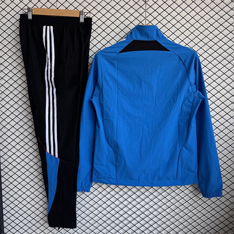 Manchester United Windbreaker Kit : · 3