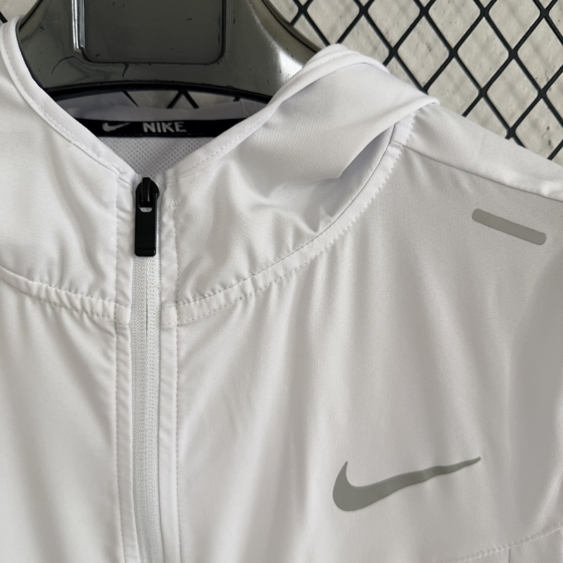 Nike Windbreaker 4