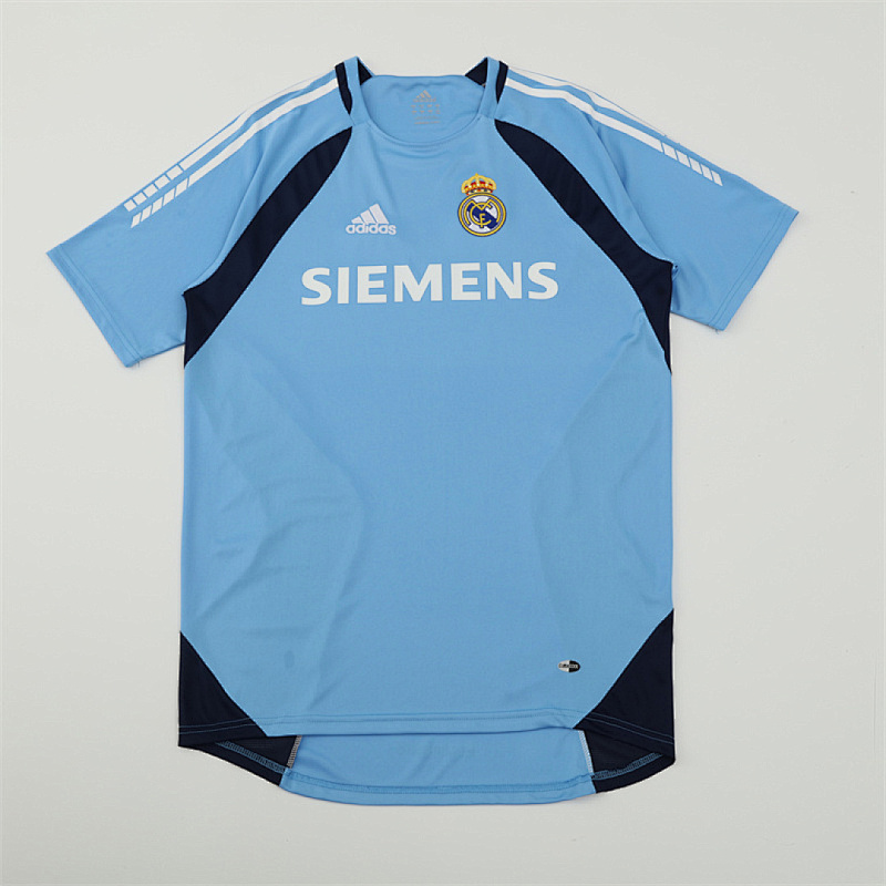 2005-06 Real Madrid Retro Jersey · 5