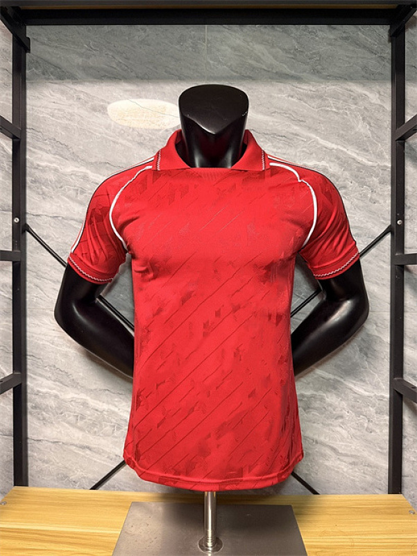 Manchester United Retro Player Jersey · 4