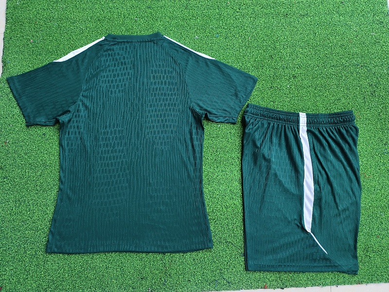 Nike Short Sleeve+shorts Kit · 4