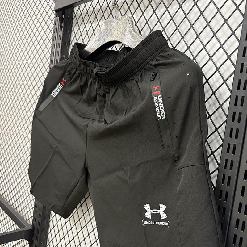 Under Armour Short · 3