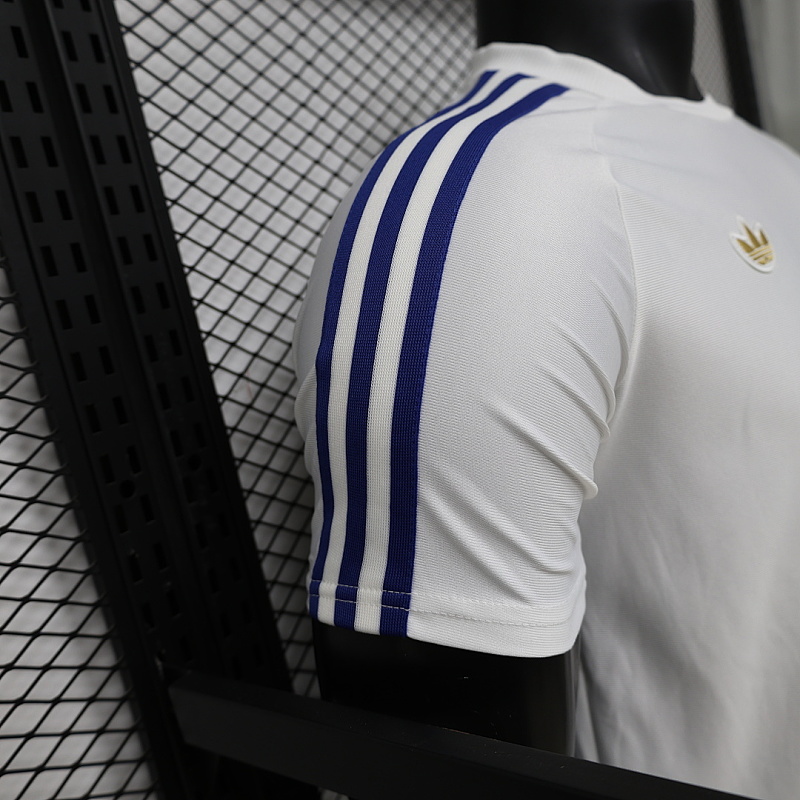 Leeds United Retro Player Jersey · 3