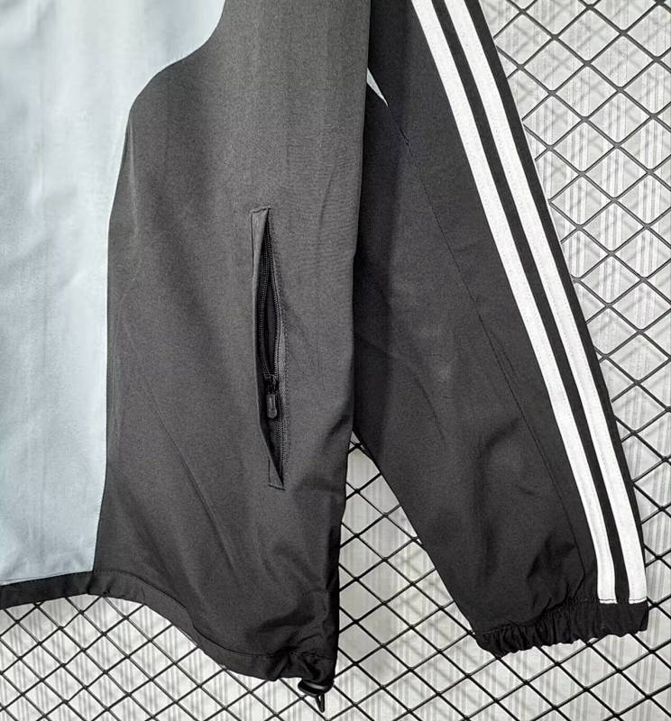 2004-05 Real Madrid Retro Windbreaker · 3