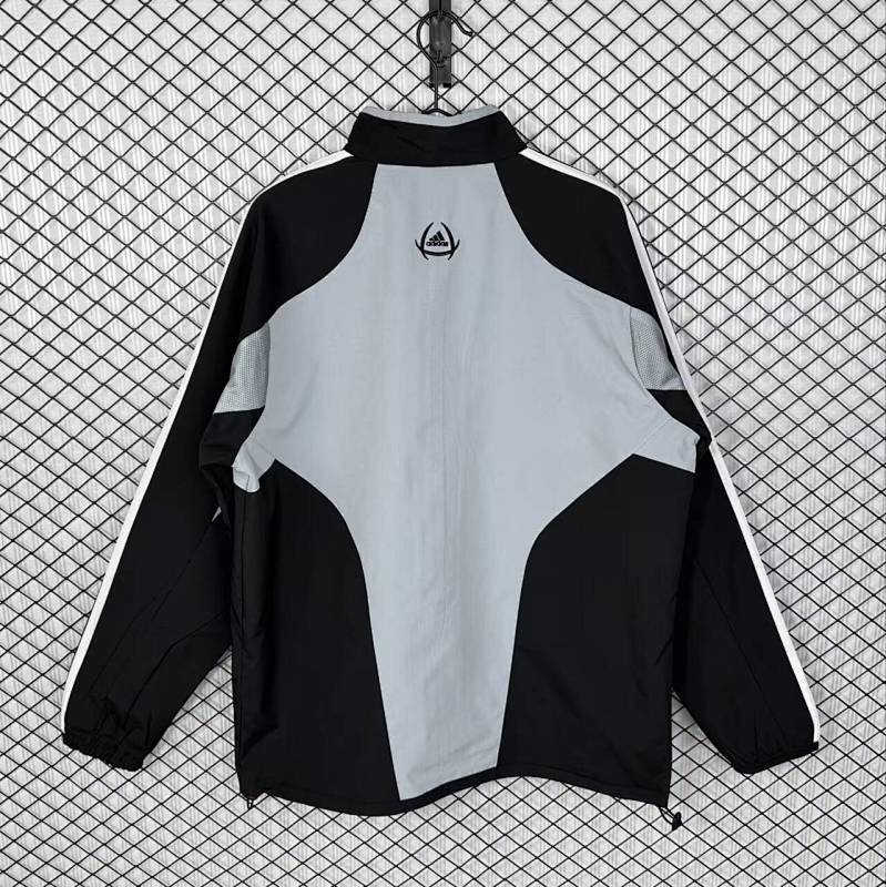 2004-05 Real Madrid Retro Windbreaker · 4