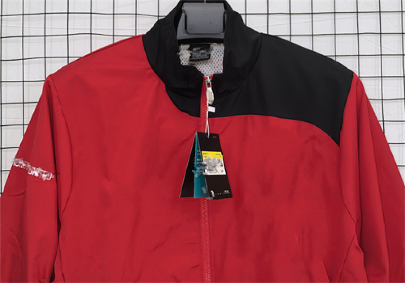 Manchester United Retro Windbreaker · 4