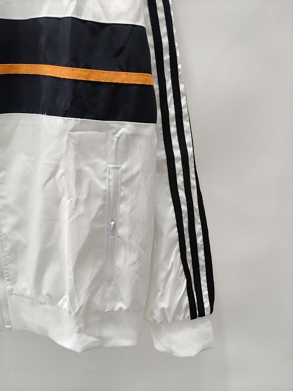 Real Madrid Retro Windbreaker · 6