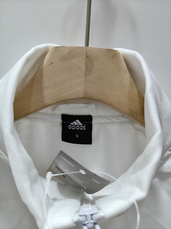 Real Madrid Retro Windbreaker · 5