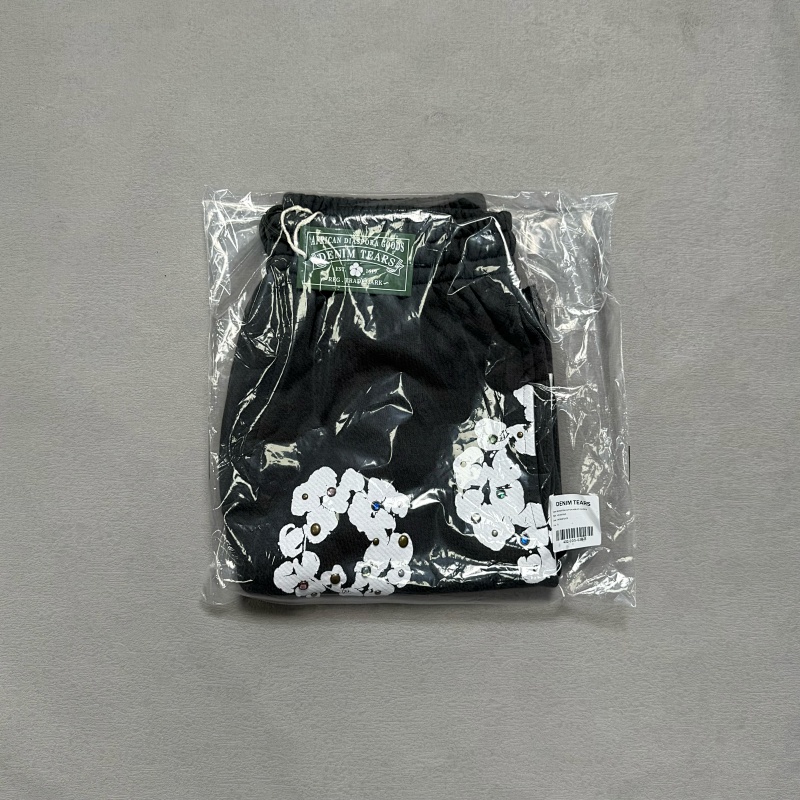 Rhinestone Cotton Wreath Shorts 10