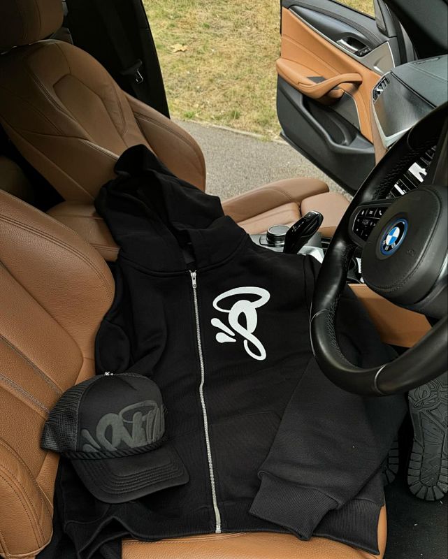 Syna-void-zip-hood-black