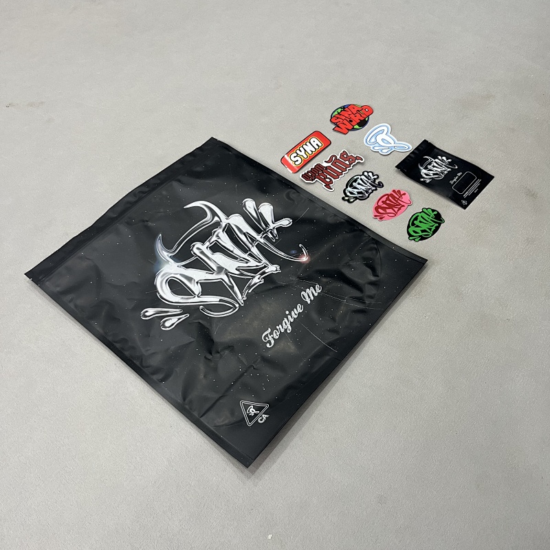 Syna-void-zip-hood-black 4