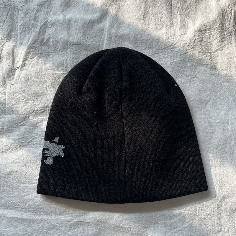 X Oakley Beanie 3