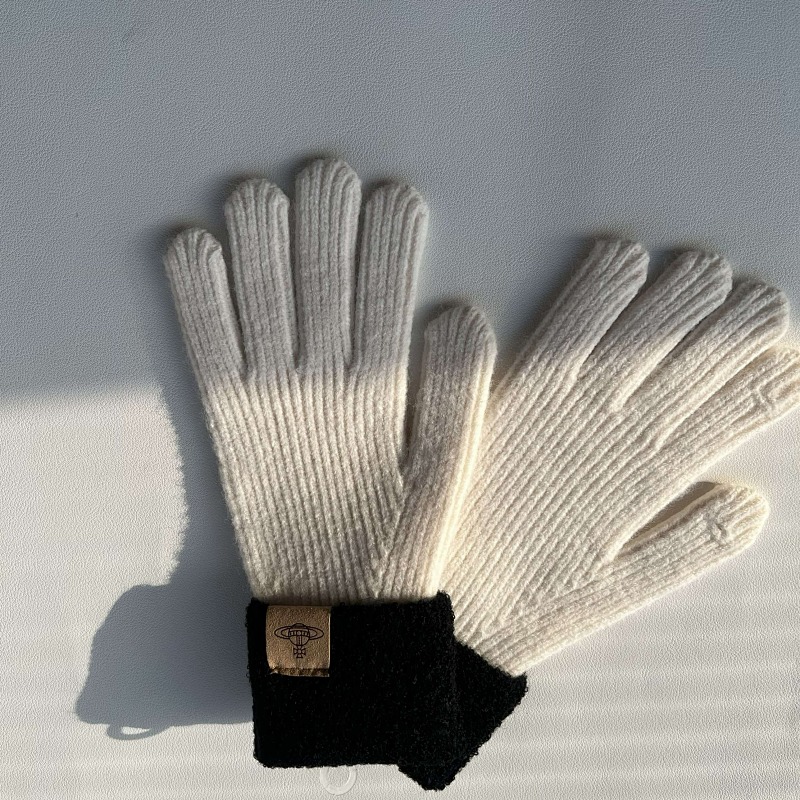Vivienne Westood Glove 4