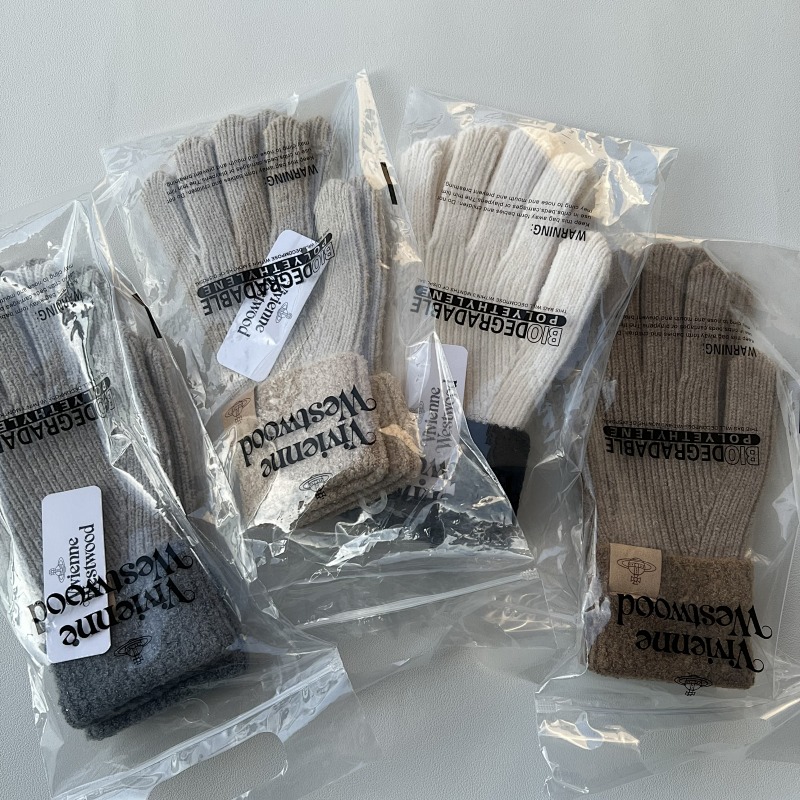 Vivienne Westood Glove 3
