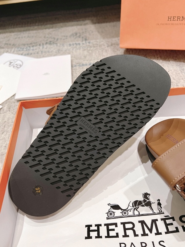 Slippers & Sandals