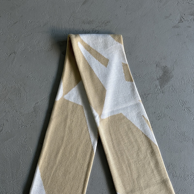 39¥ Beige And White Scarf