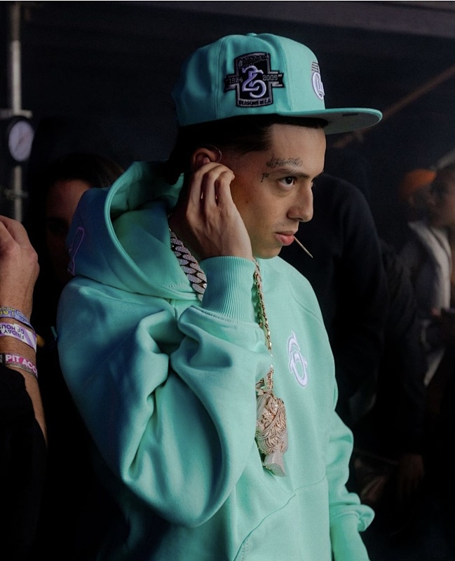 +109 6P…Tracksuit · 4