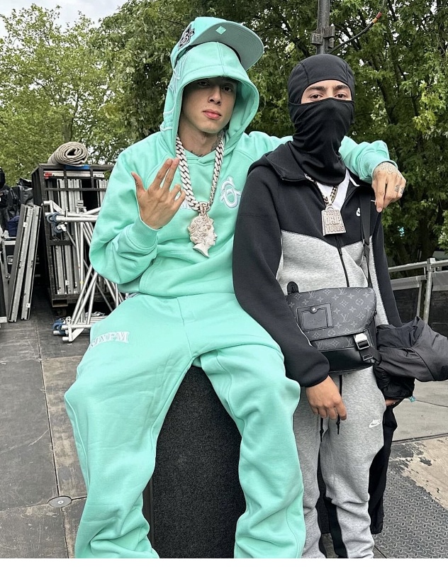 +109 6P…Tracksuit · 3