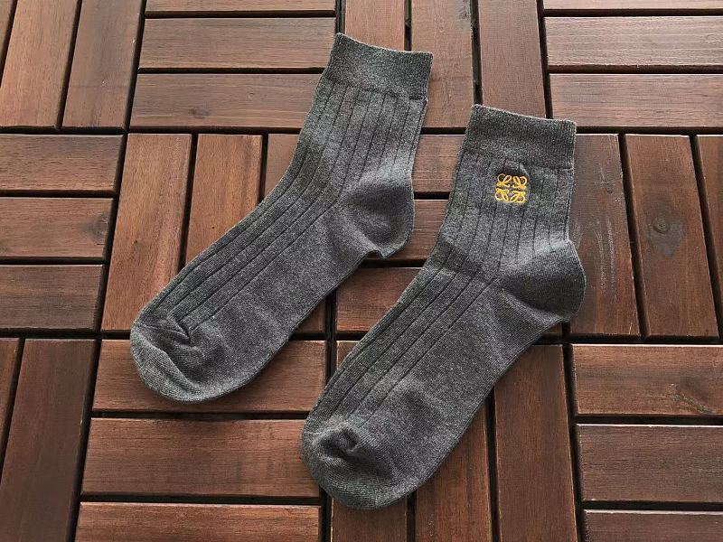 L E Socks · 6