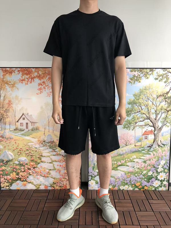 B L Ia A T-shirt · 3