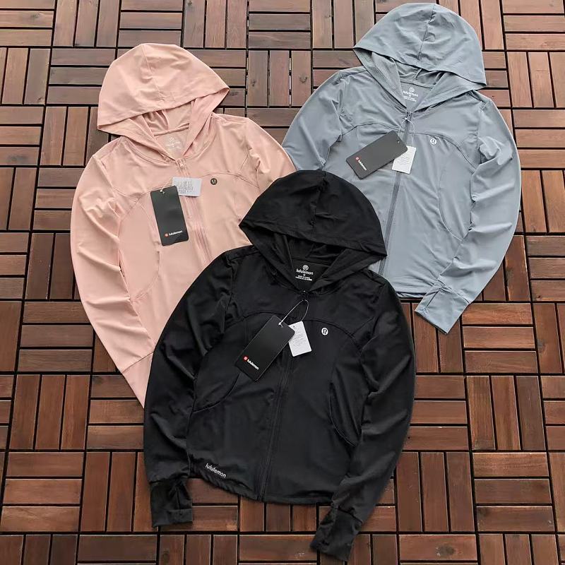 L Ul M N Hoodie Woman · 3
