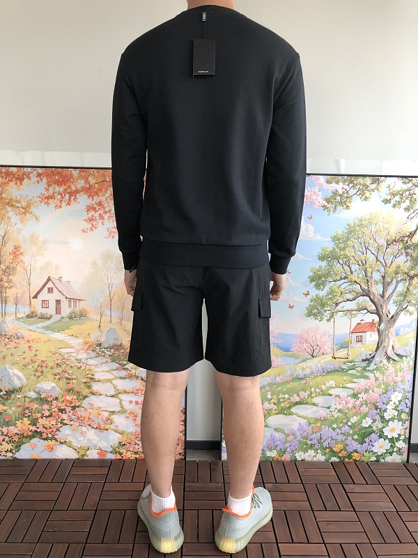 H G B S Sweater · 4
