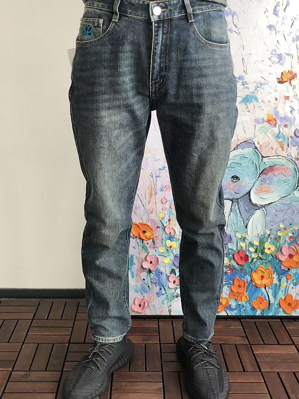 L E Jeans · 3