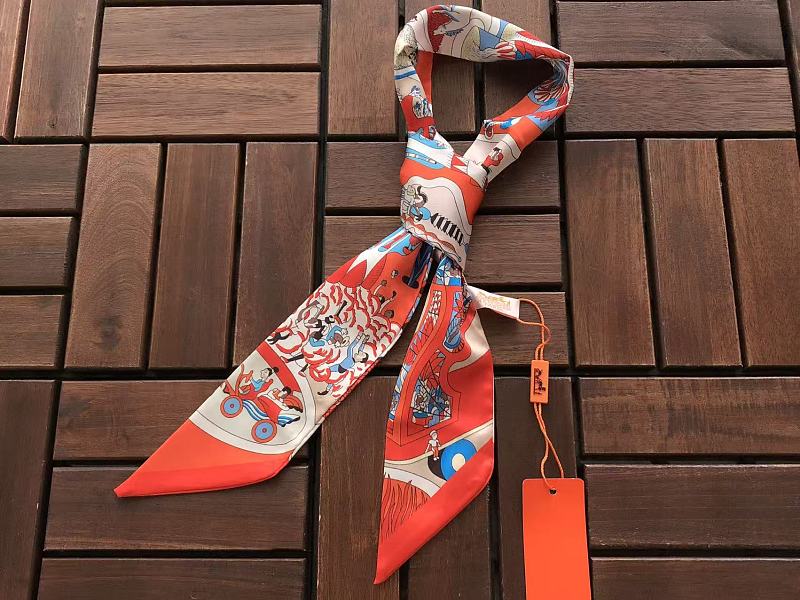 H R E Scarf 5