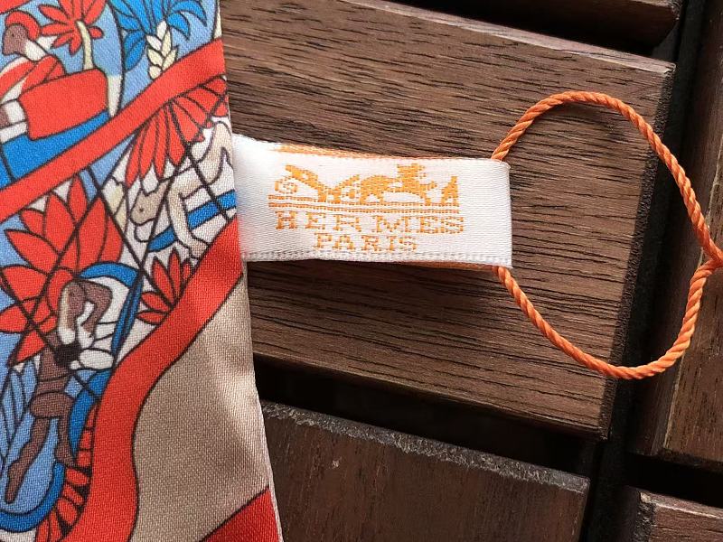 H R E Scarf 7