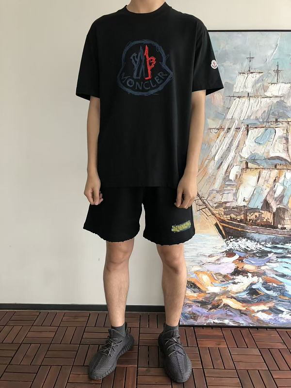 M R T-shirt 3