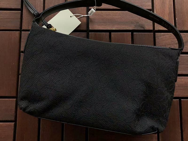 L E Bag 10
