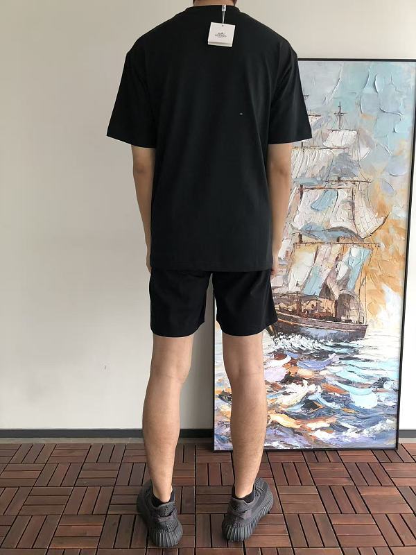 H R E T-shirt · 5
