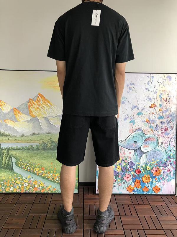 M R T-shirt · 4