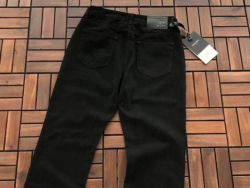 L E Jeans · 5