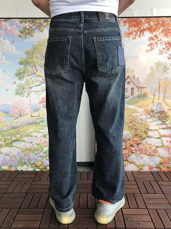 L Jeans · 4