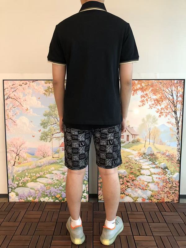 M R T-shirt · 4