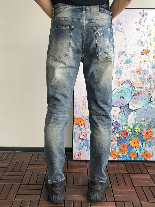 L Jeans · 4