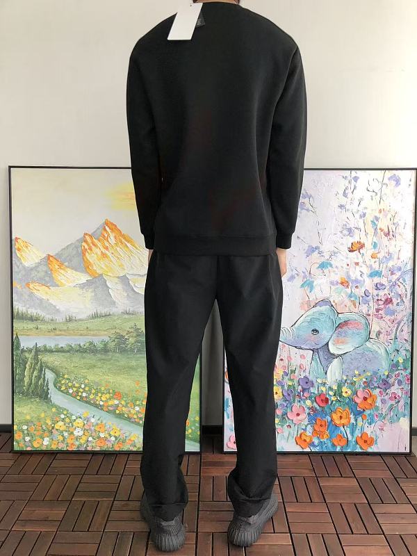 L Ul M N Sweater · 4